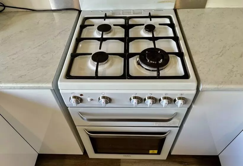 Hotelli Young Caravan And Tourist Park