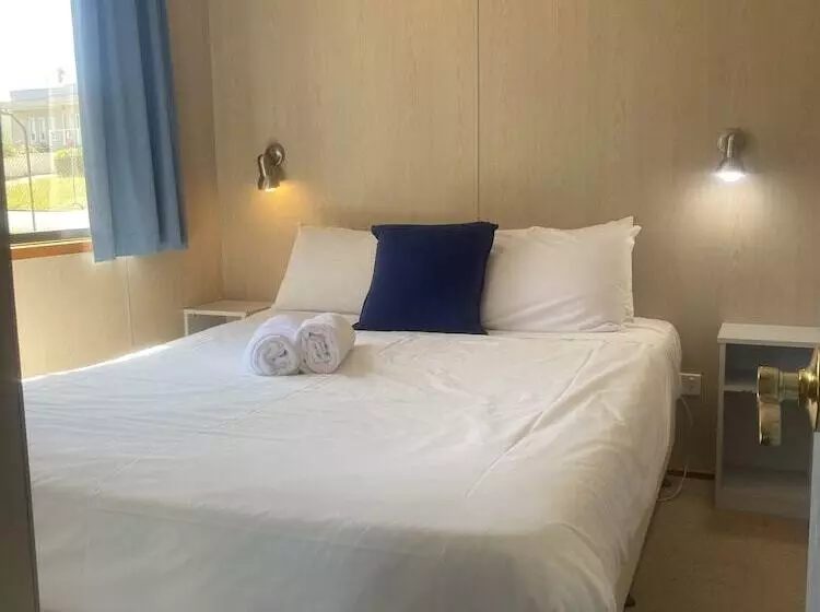 Hotelli Young Caravan And Tourist Park