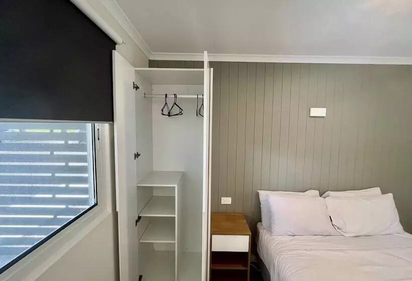 Hotelli Young Caravan And Tourist Park