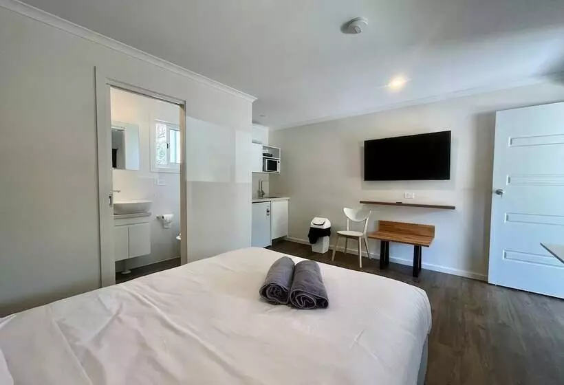 Hotelli Young Caravan And Tourist Park