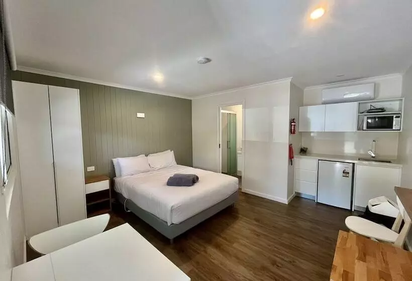 Hotelli Young Caravan And Tourist Park