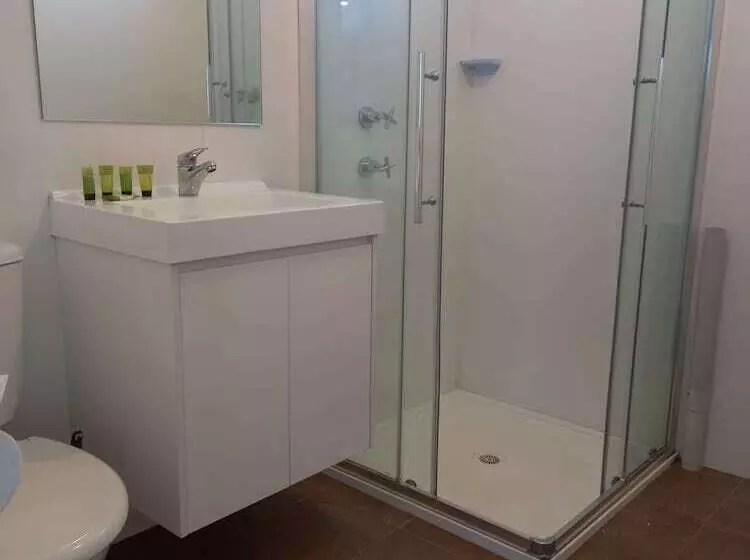 Hotelli Young Caravan And Tourist Park