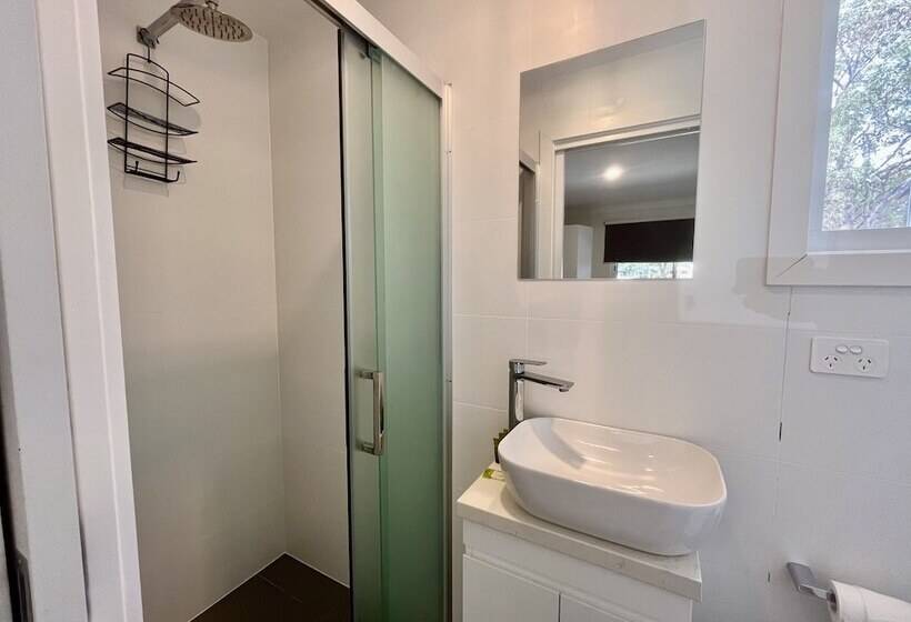 בית מלון כפרי Young Caravan And Tourist Park