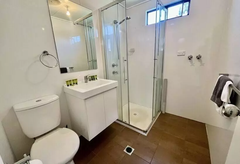 Hotelli Young Caravan And Tourist Park