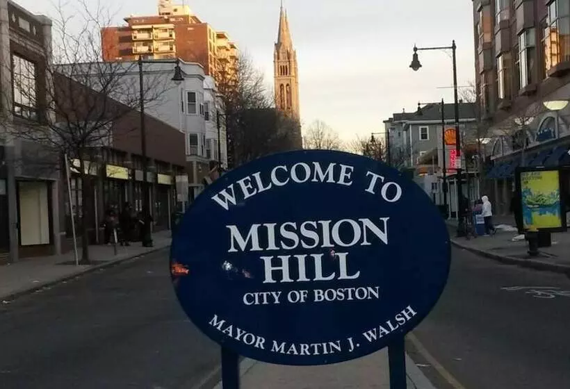 پانسیون Bedrooms Near Fenway & Downtown Boston