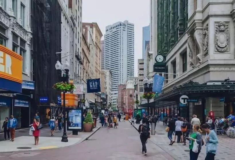 پانسیون Bedrooms Near Fenway & Downtown Boston