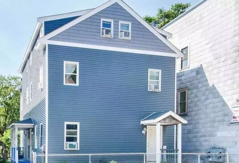 پانسیون Bedrooms Near Fenway & Downtown Boston