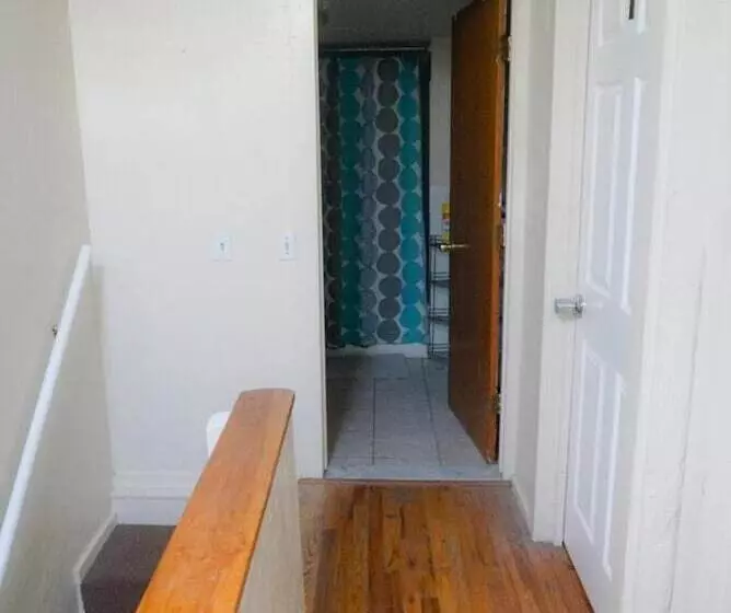 پانسیون Bedrooms Near Fenway & Downtown Boston