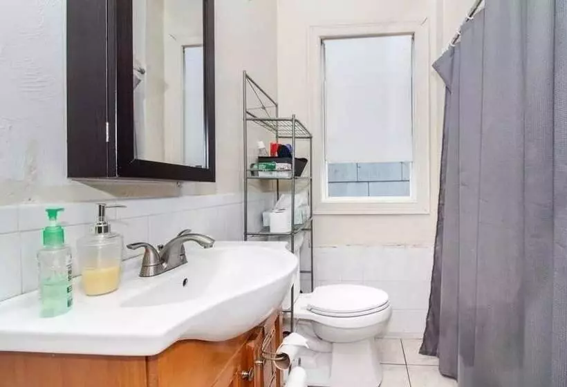 پانسیون Bedrooms Near Fenway & Downtown Boston