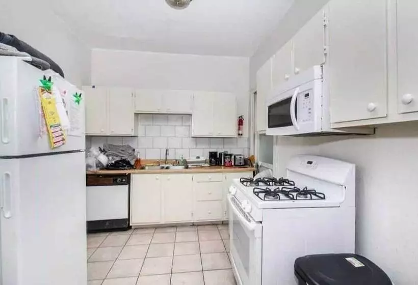 پانسیون Bedrooms Near Fenway & Downtown Boston