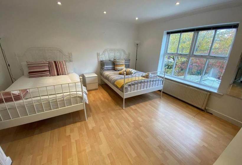 펜션 Westferry Hub Rooms