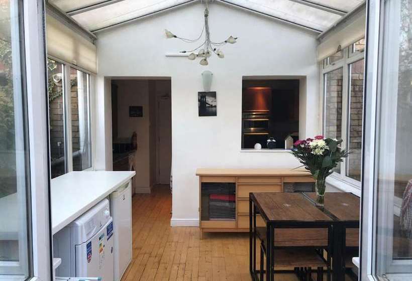 펜션 Westferry Hub Rooms