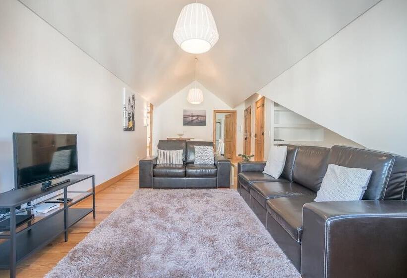 Superb Flat Cathedral & River View