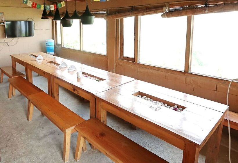 تختخواب و صبحانه Banlekhi