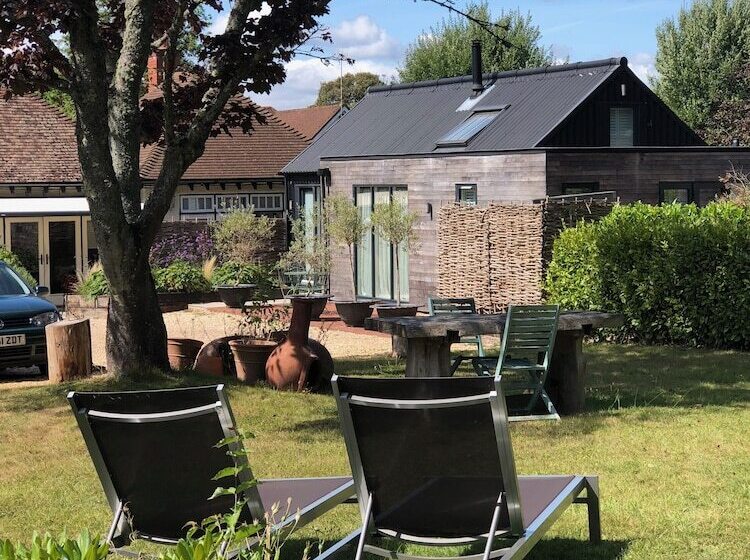 ホテル Daisybank Cottage