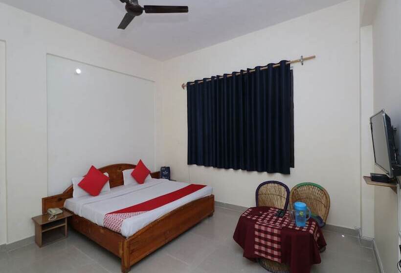 هتل Greenwood By Oyo Rooms