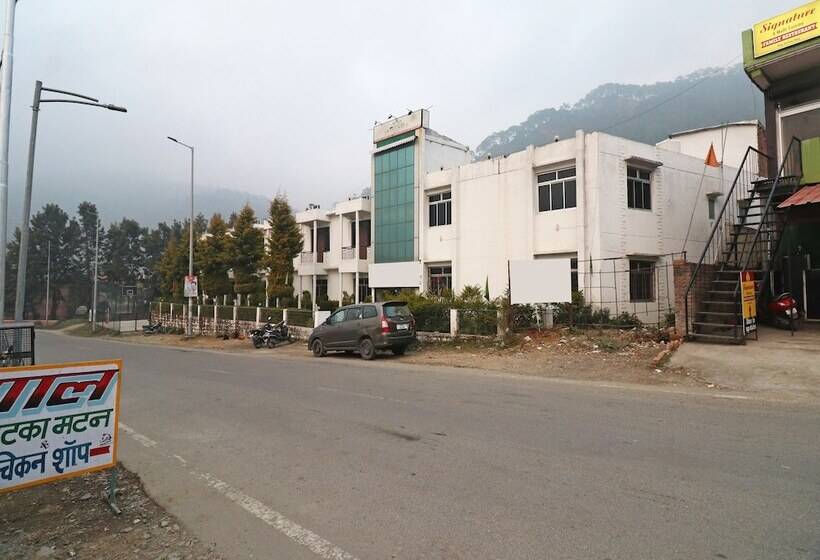 هتل Greenwood By Oyo Rooms