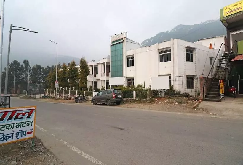 ホテル Greenwood By Oyo Rooms