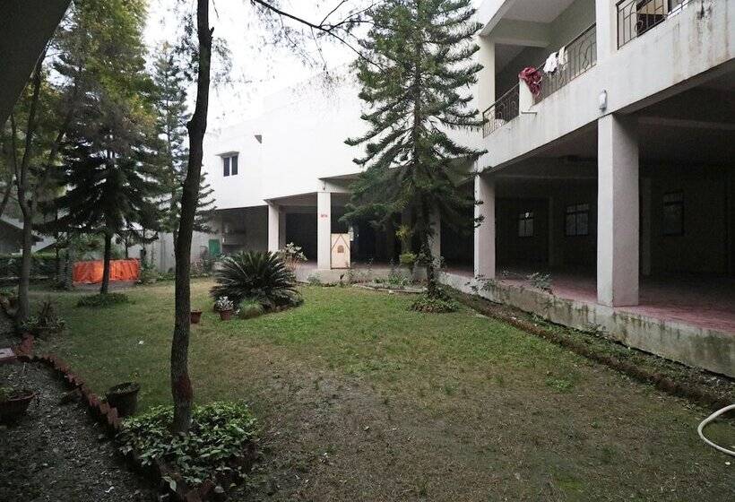 هتل Greenwood By Oyo Rooms