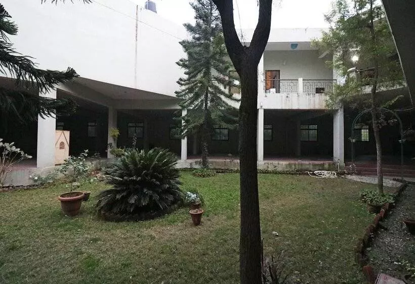 ホテル Greenwood By Oyo Rooms