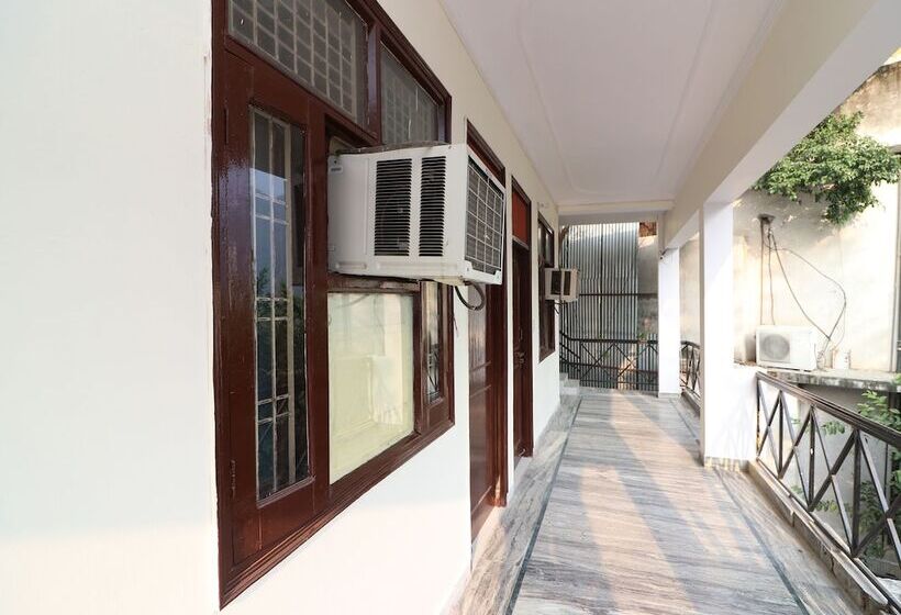 هتل Greenwood By Oyo Rooms