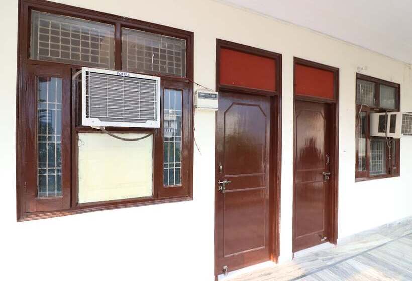 هتل Greenwood By Oyo Rooms