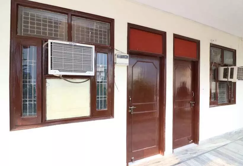 ホテル Greenwood By Oyo Rooms