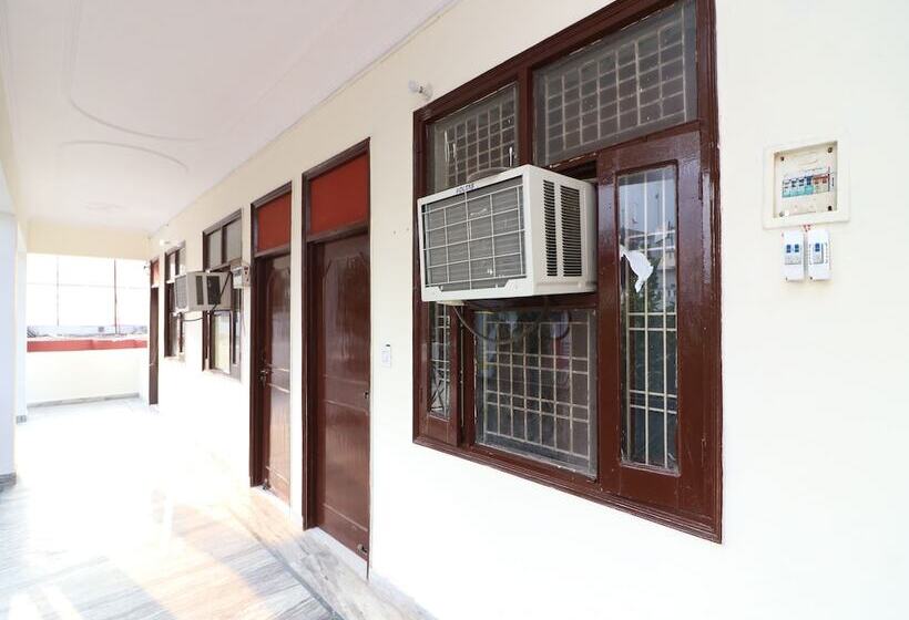 هتل Greenwood By Oyo Rooms