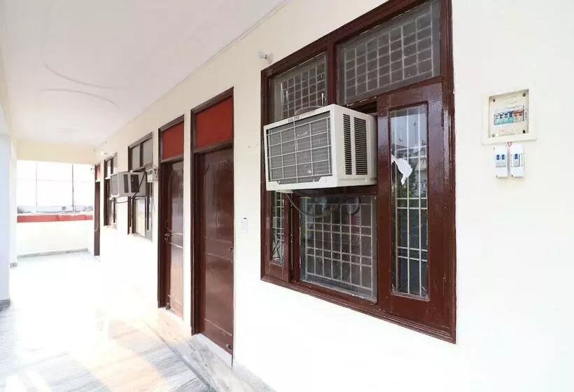 ホテル Greenwood By Oyo Rooms