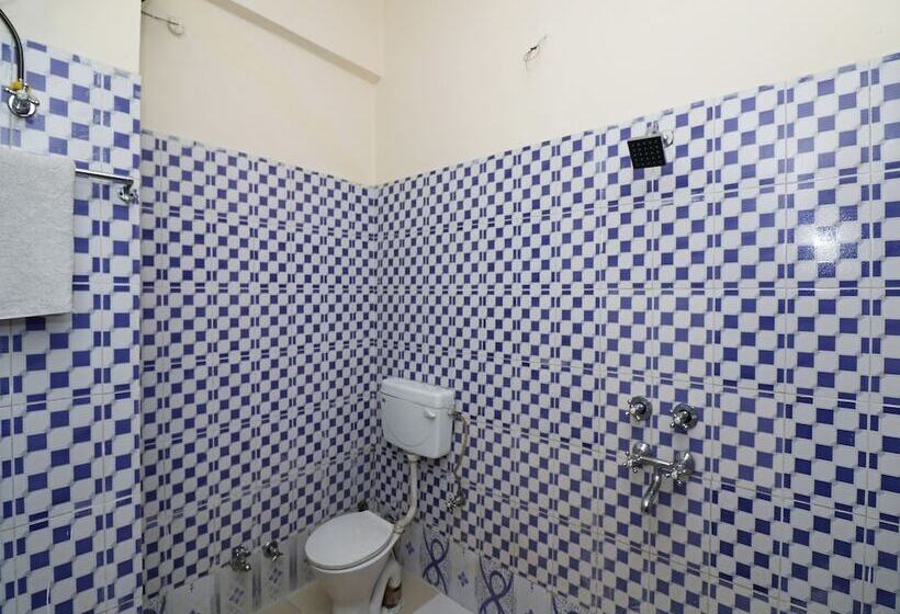 هتل Greenwood By Oyo Rooms