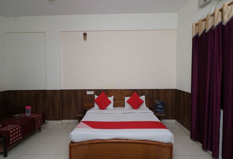 هتل Greenwood By Oyo Rooms