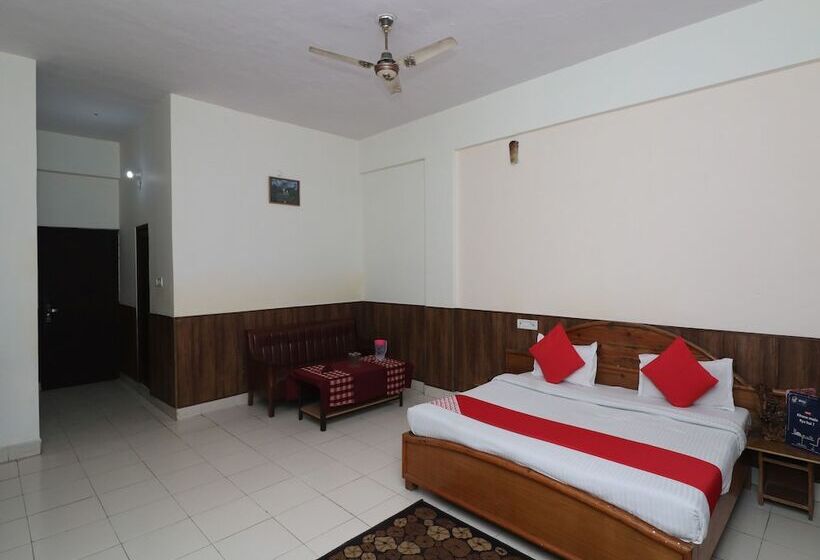 هتل Greenwood By Oyo Rooms