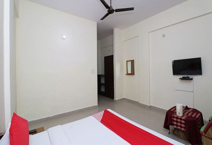 هتل Greenwood By Oyo Rooms