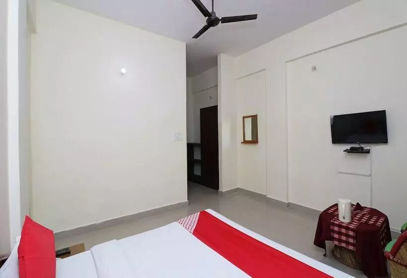 ホテル Greenwood By Oyo Rooms