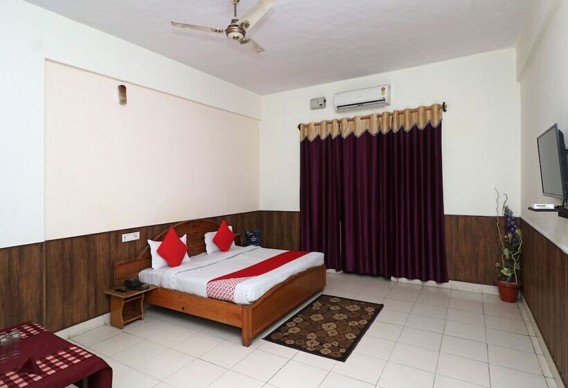 هتل Greenwood By Oyo Rooms