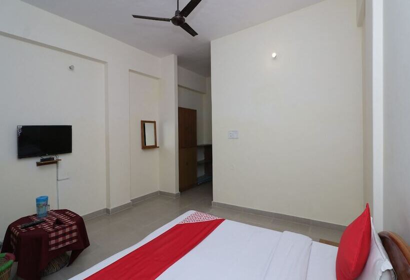 هتل Greenwood By Oyo Rooms