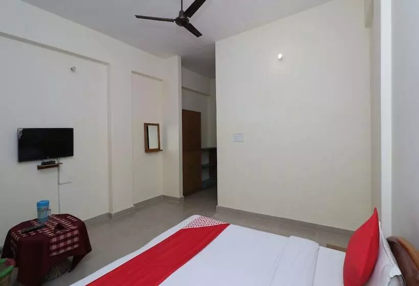 ホテル Greenwood By Oyo Rooms