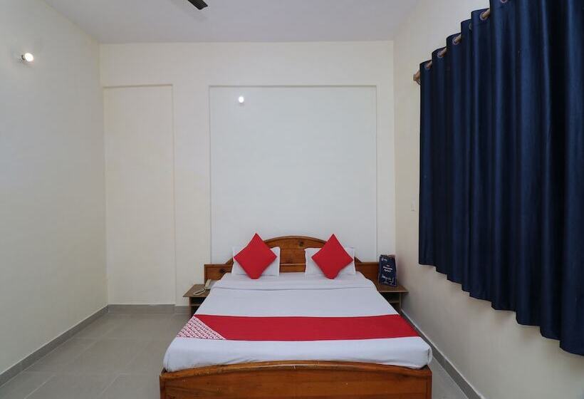 هتل Greenwood By Oyo Rooms