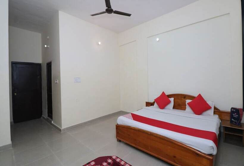 هتل Greenwood By Oyo Rooms