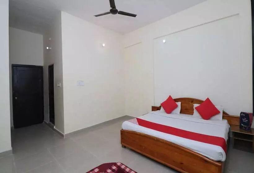 ホテル Greenwood By Oyo Rooms