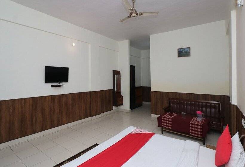 هتل Greenwood By Oyo Rooms