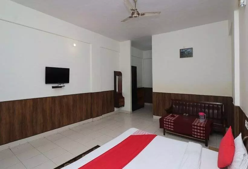 ホテル Greenwood By Oyo Rooms