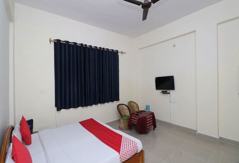 هتل Greenwood By Oyo Rooms