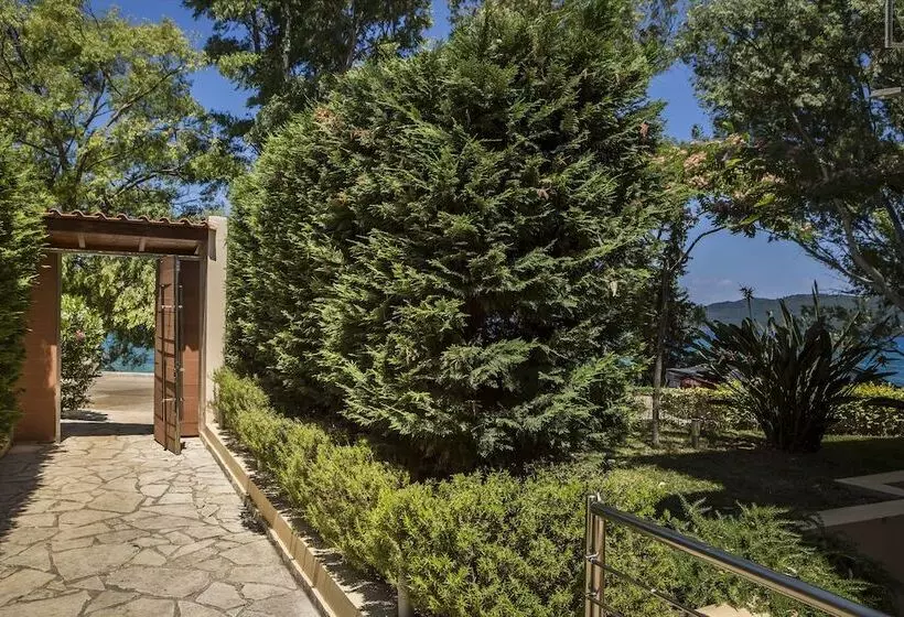 Meliti Waterfront Suites