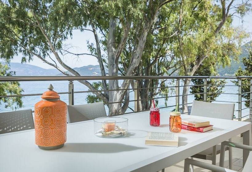 Meliti Waterfront Suites