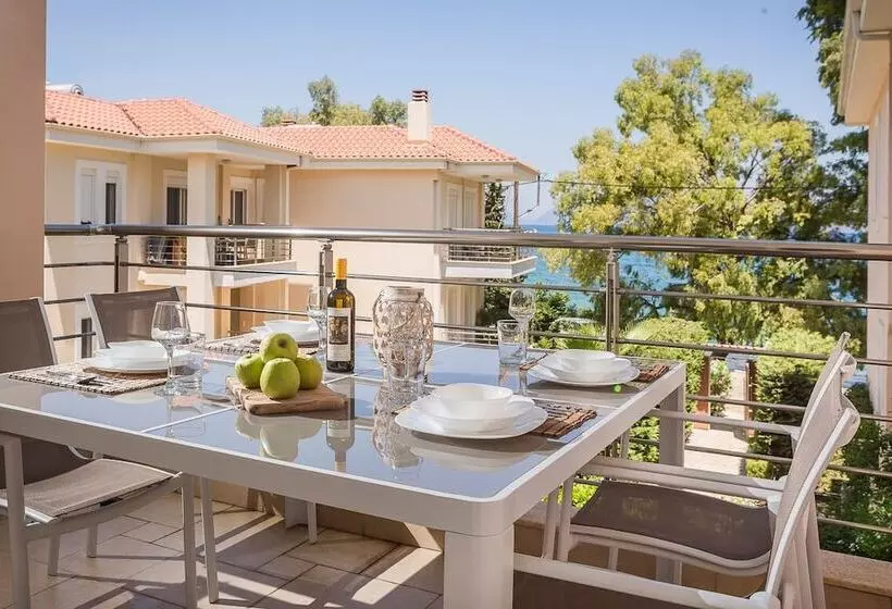 Meliti Waterfront Suites