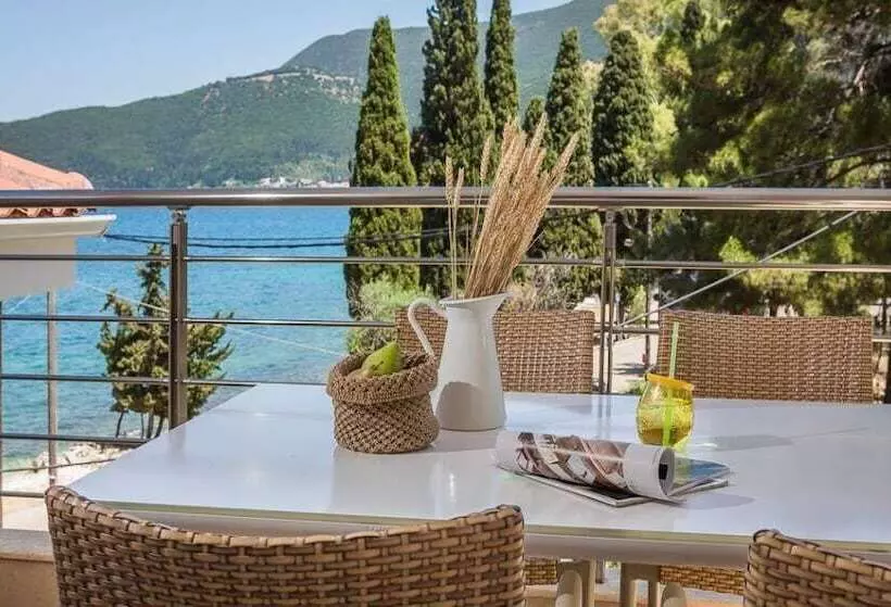 Meliti Waterfront Suites