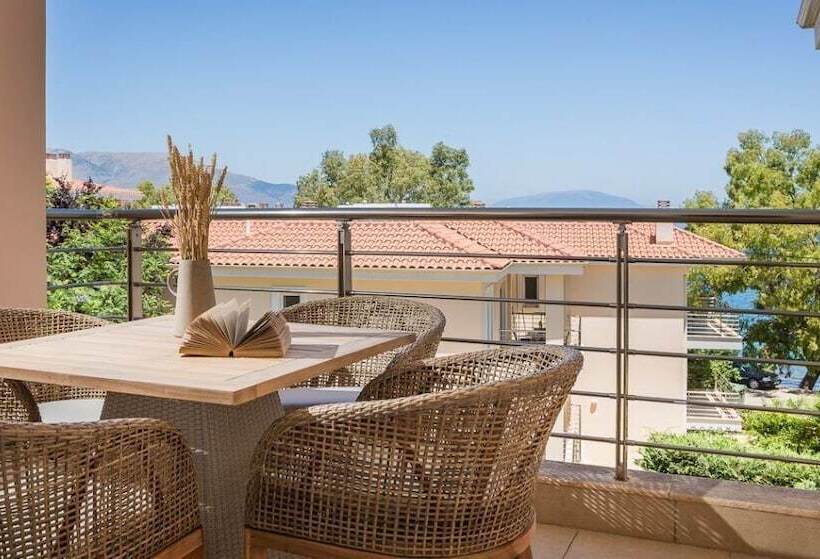 Meliti Waterfront Suites