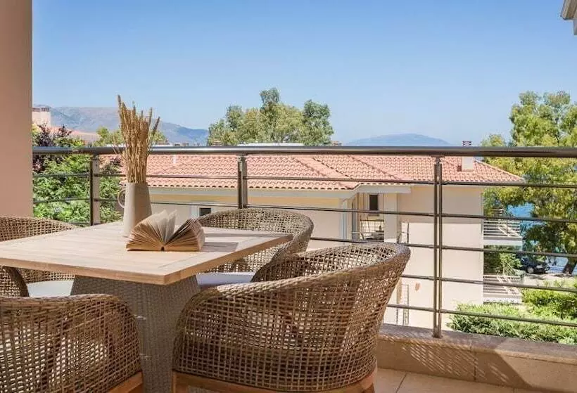 Meliti Waterfront Suites