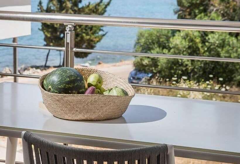 Meliti Waterfront Suites